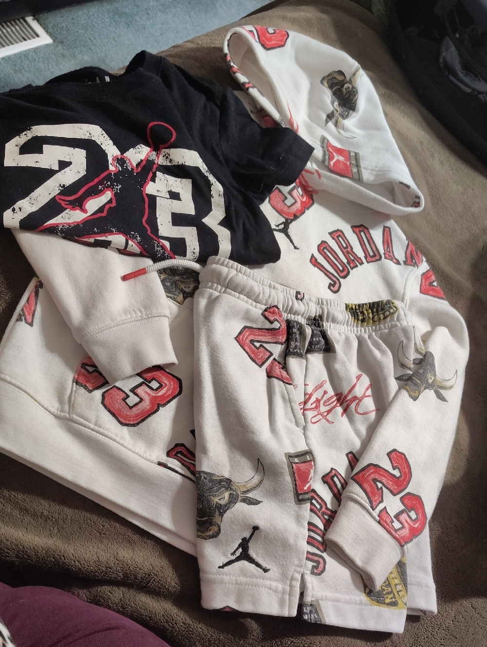 Boys 5/6 Jordan White Hoodie & Shorts Set with Black Tee and Red Accents